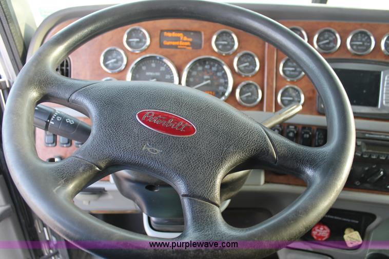 image for item C3639 2009 Peterbilt 386 semi truck