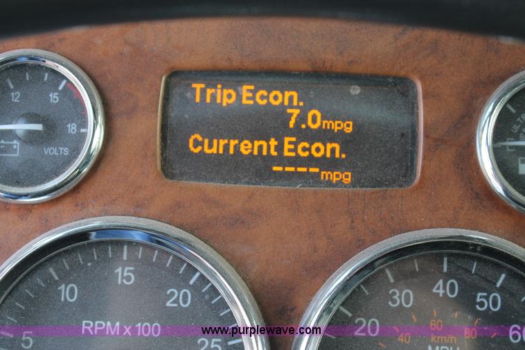 image for item C3639 2009 Peterbilt 386 semi truck