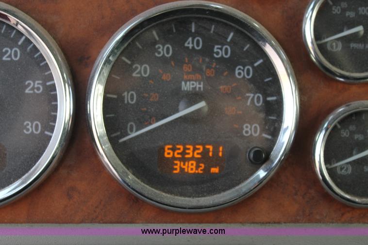 image for item C3639 2009 Peterbilt 386 semi truck