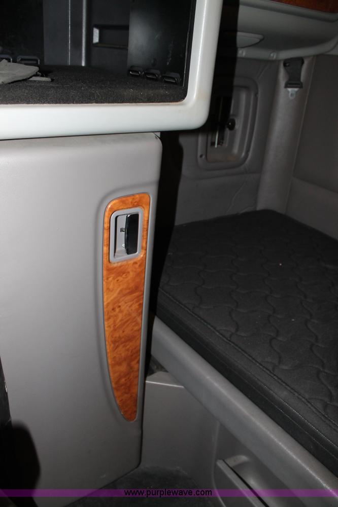 image for item C3639 2009 Peterbilt 386 semi truck