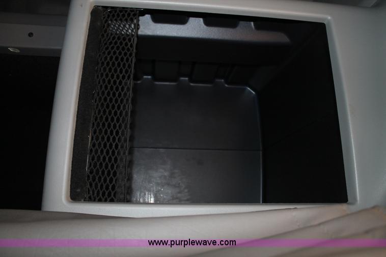 image for item C3639 2009 Peterbilt 386 semi truck