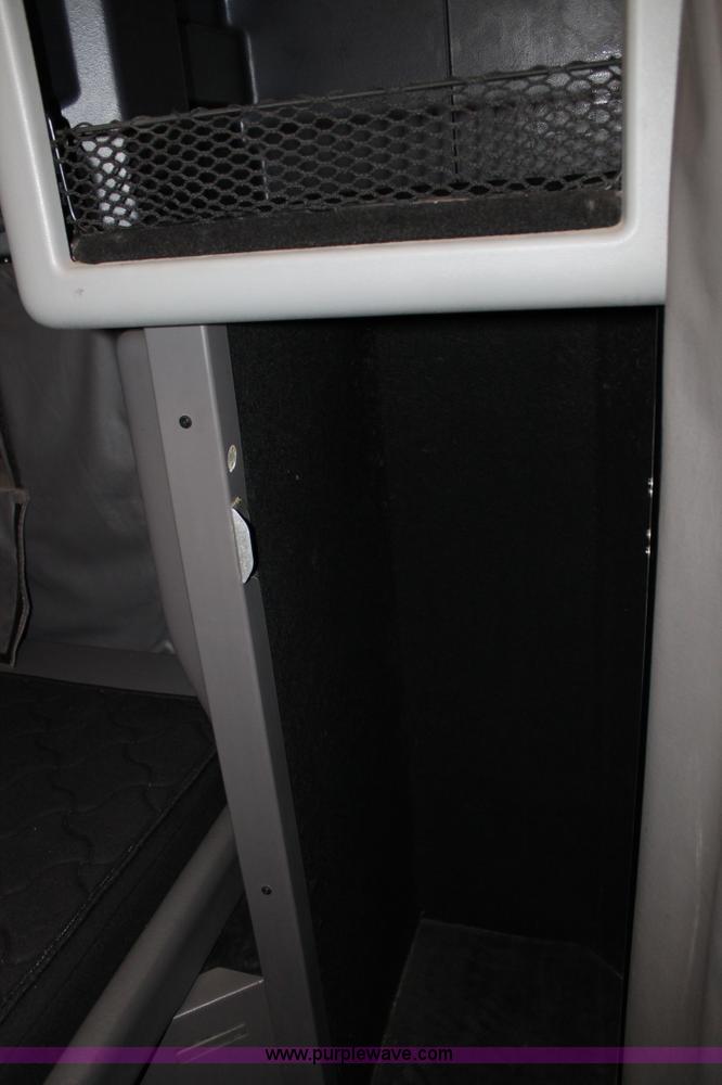 image for item C3639 2009 Peterbilt 386 semi truck