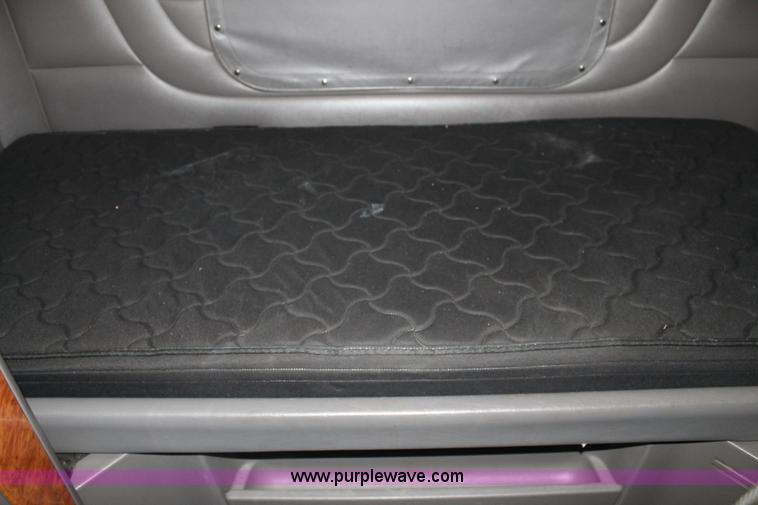 image for item C3639 2009 Peterbilt 386 semi truck