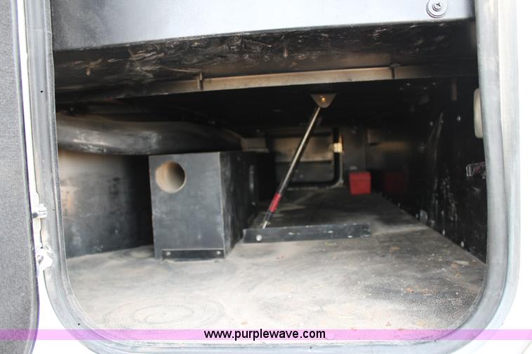 image for item C3639 2009 Peterbilt 386 semi truck