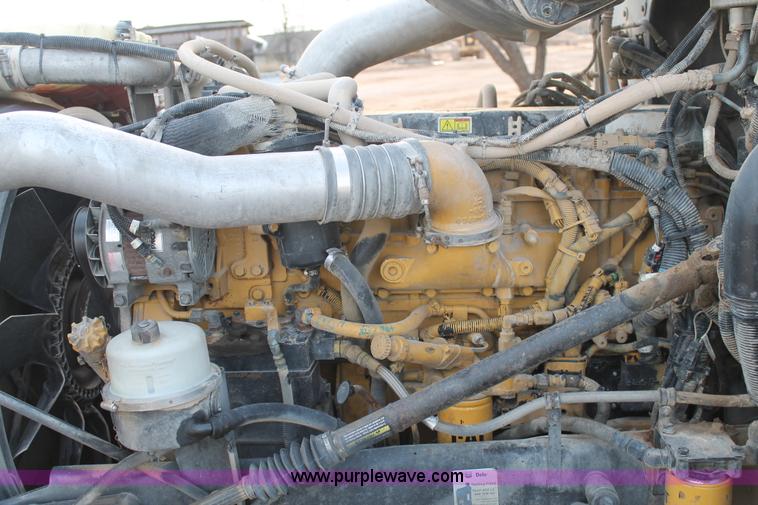 image for item C3639 2009 Peterbilt 386 semi truck