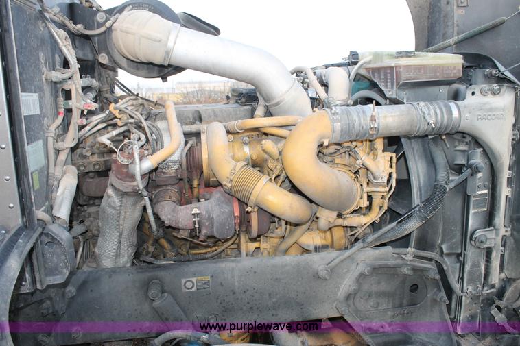 image for item C3639 2009 Peterbilt 386 semi truck