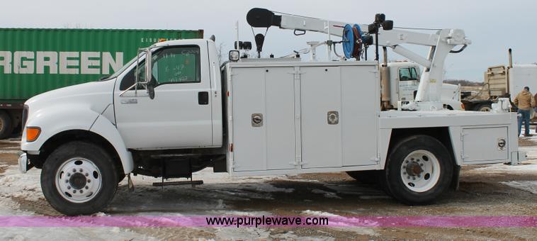 image for item C3642 2000 Ford F650 service truck