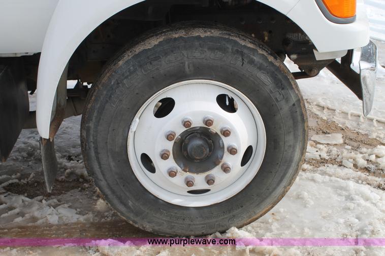 image for item C3642 2000 Ford F650 service truck