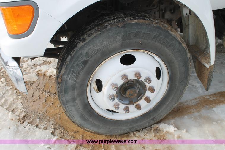 image for item C3642 2000 Ford F650 service truck