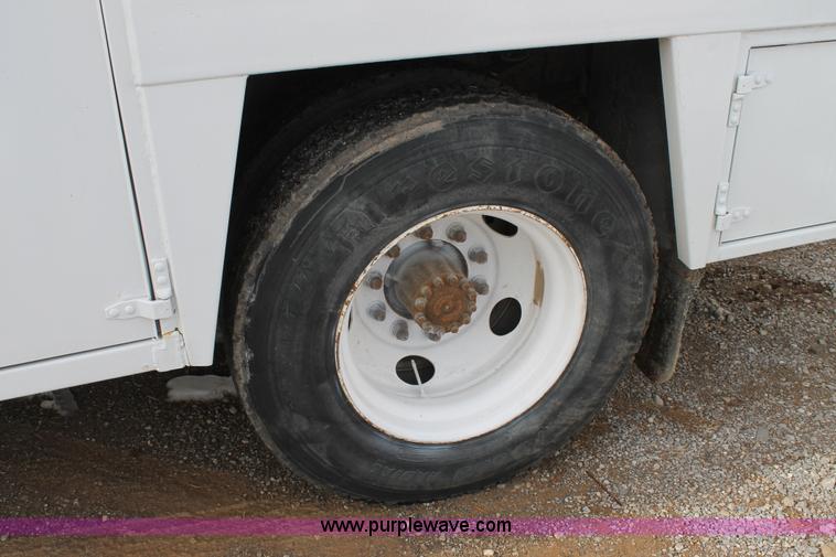 image for item C3642 2000 Ford F650 service truck