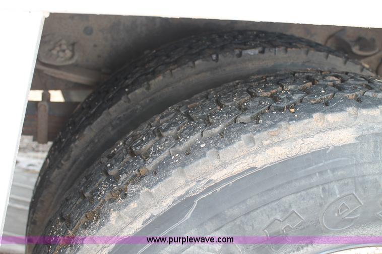 image for item C3642 2000 Ford F650 service truck