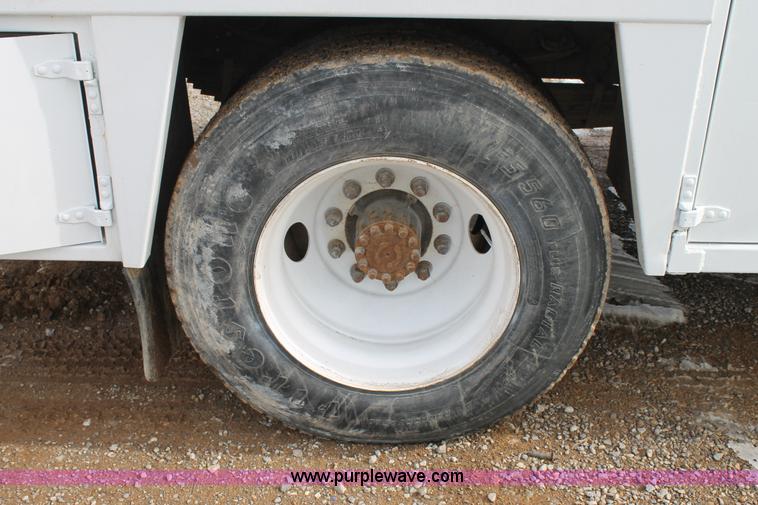 image for item C3642 2000 Ford F650 service truck