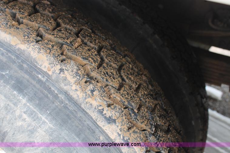 image for item C3642 2000 Ford F650 service truck