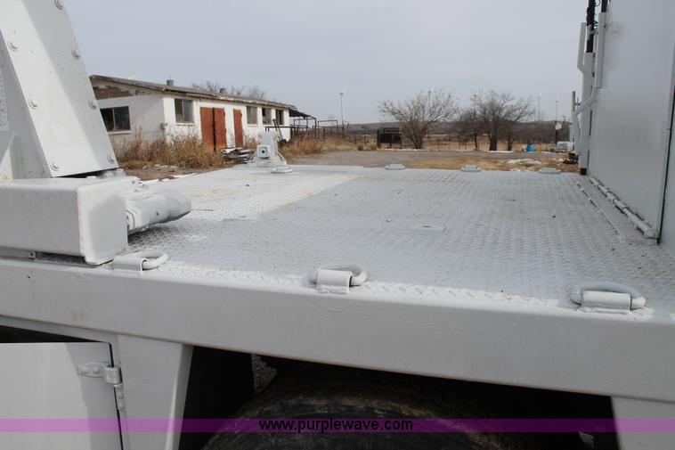 image for item C3642 2000 Ford F650 service truck