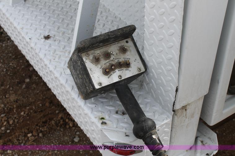 image for item C3642 2000 Ford F650 service truck