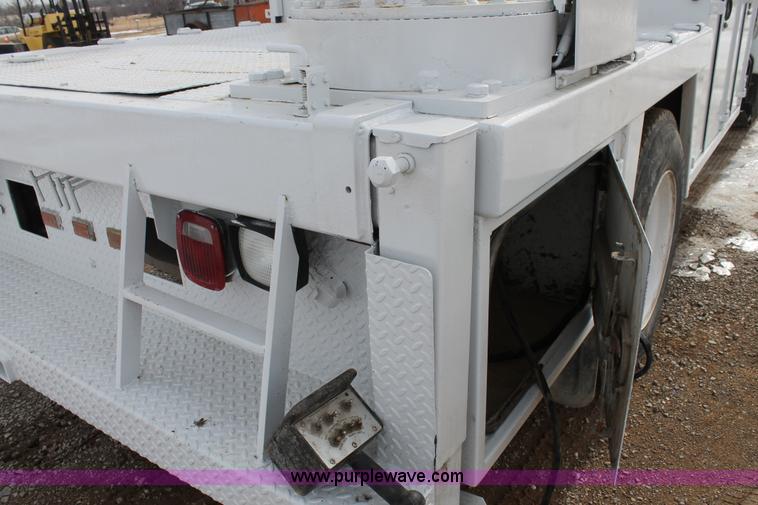 image for item C3642 2000 Ford F650 service truck