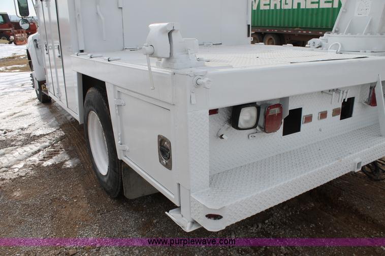 image for item C3642 2000 Ford F650 service truck