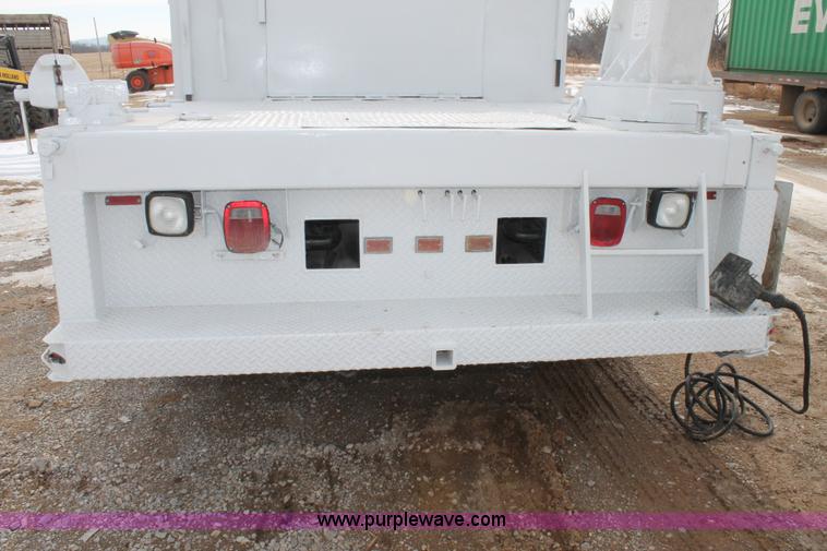 image for item C3642 2000 Ford F650 service truck