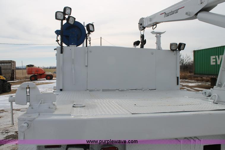 image for item C3642 2000 Ford F650 service truck