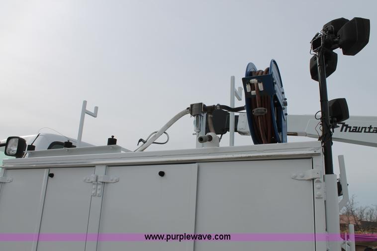 image for item C3642 2000 Ford F650 service truck