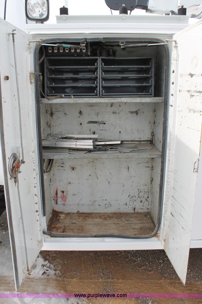 image for item C3642 2000 Ford F650 service truck