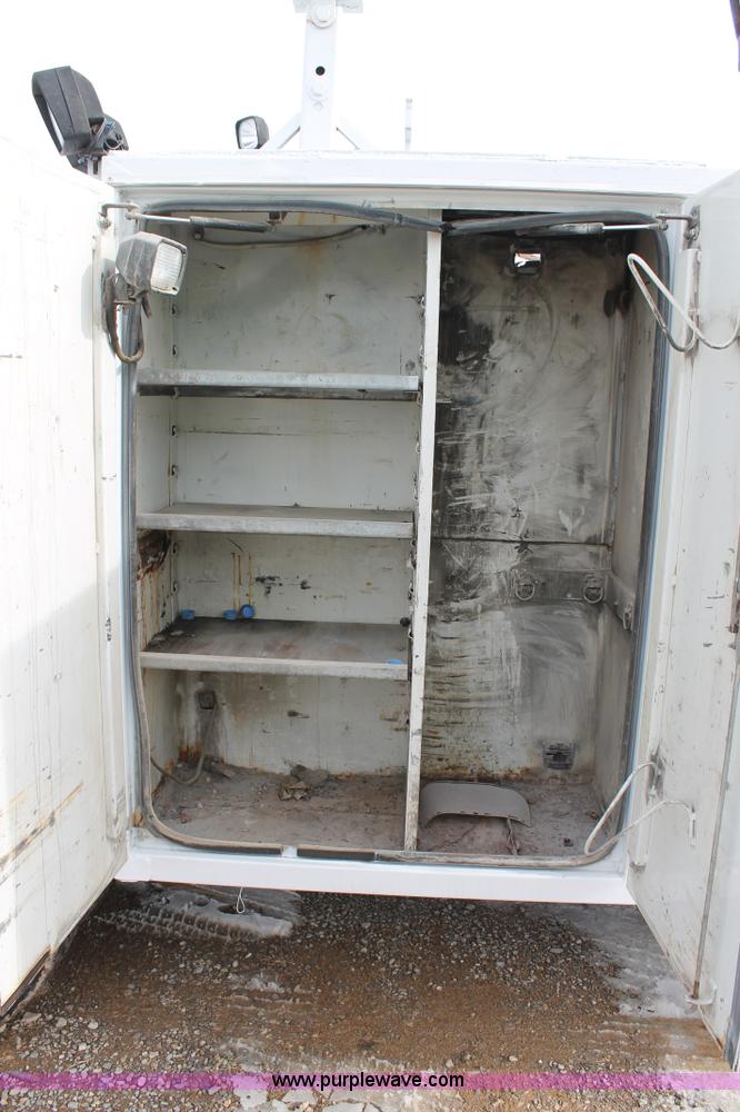 image for item C3642 2000 Ford F650 service truck