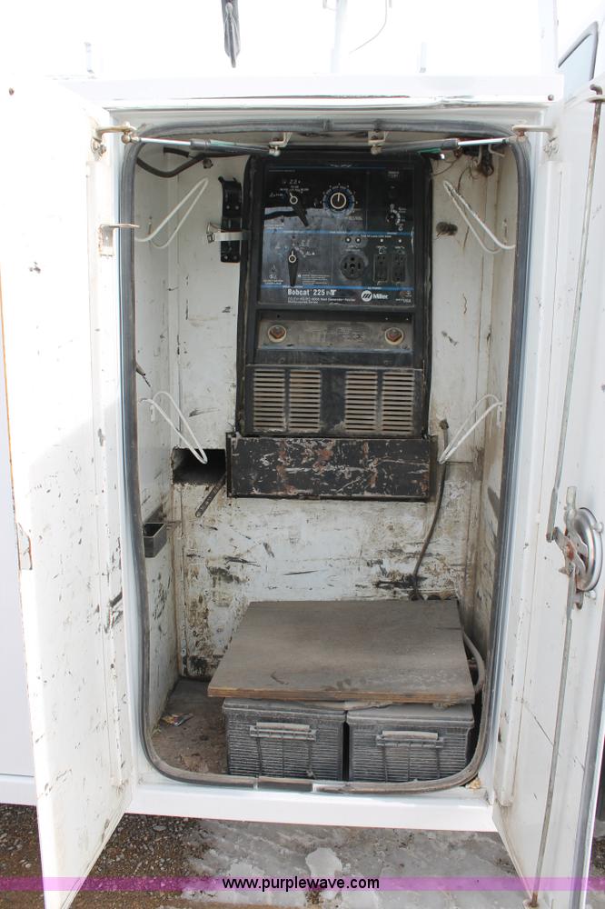 image for item C3642 2000 Ford F650 service truck