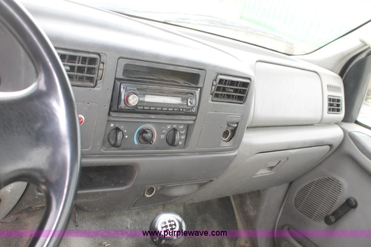 image for item C3642 2000 Ford F650 service truck