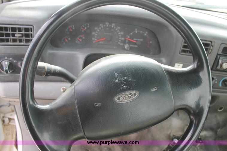 image for item C3642 2000 Ford F650 service truck