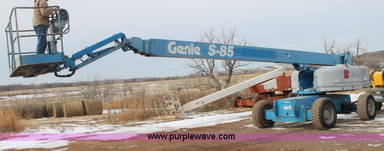 image for item C3643 2000 Genie S85 boom lift