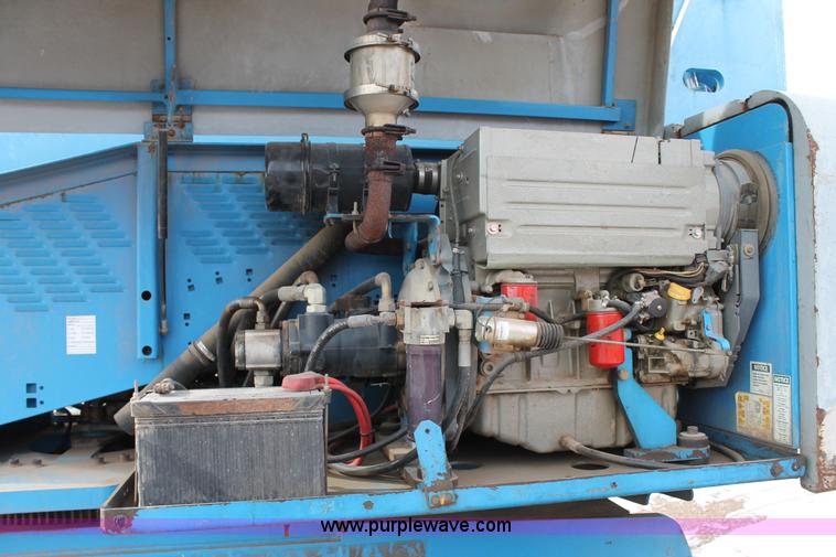 image for item C3643 2000 Genie S85 boom lift