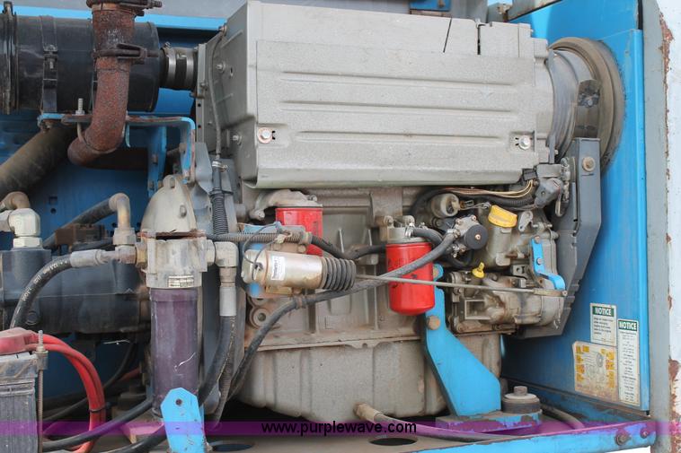 image for item C3643 2000 Genie S85 boom lift