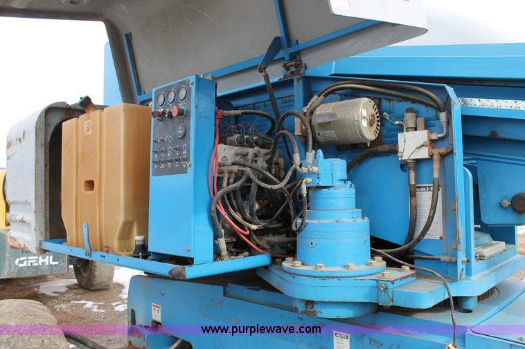 image for item C3643 2000 Genie S85 boom lift