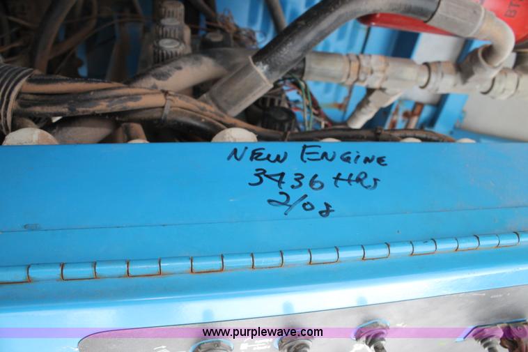 image for item C3643 2000 Genie S85 boom lift