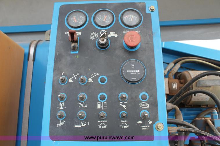 image for item C3643 2000 Genie S85 boom lift