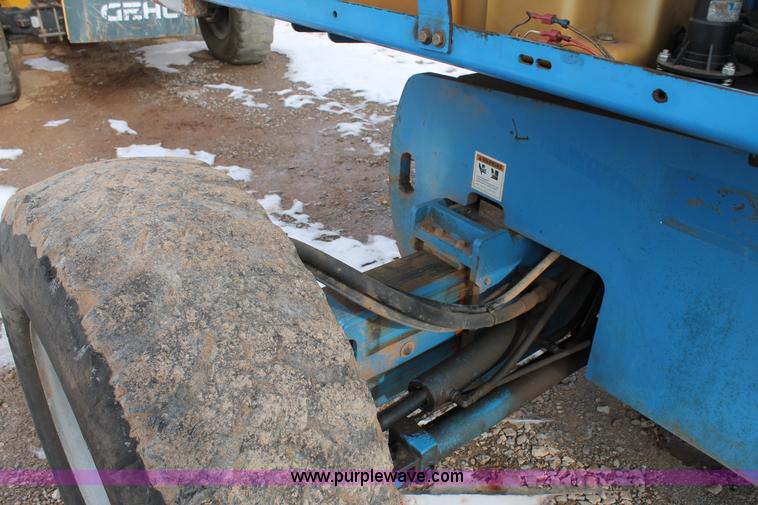 image for item C3643 2000 Genie S85 boom lift