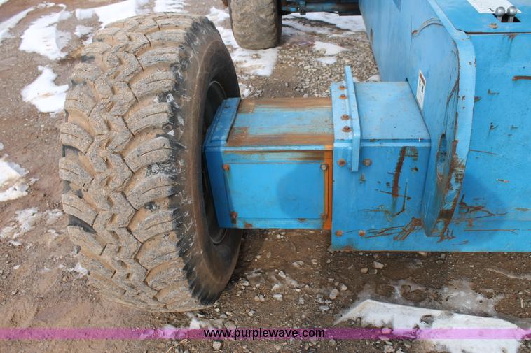 image for item C3643 2000 Genie S85 boom lift