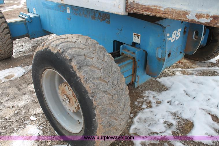 image for item C3643 2000 Genie S85 boom lift