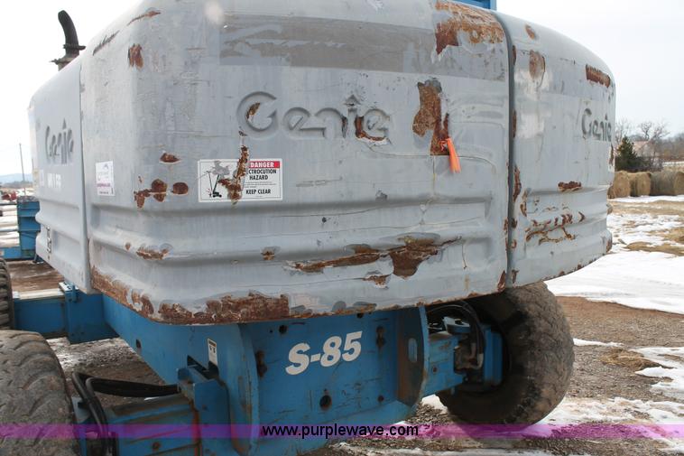 image for item C3643 2000 Genie S85 boom lift