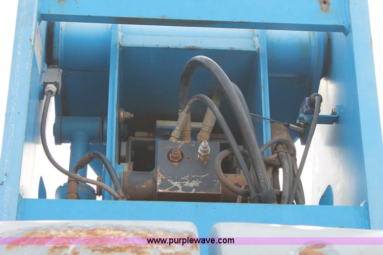 image for item C3643 2000 Genie S85 boom lift