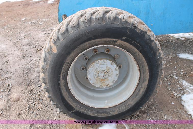 image for item C3643 2000 Genie S85 boom lift