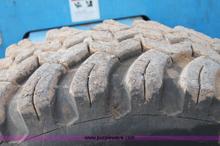 image for item C3643 2000 Genie S85 boom lift