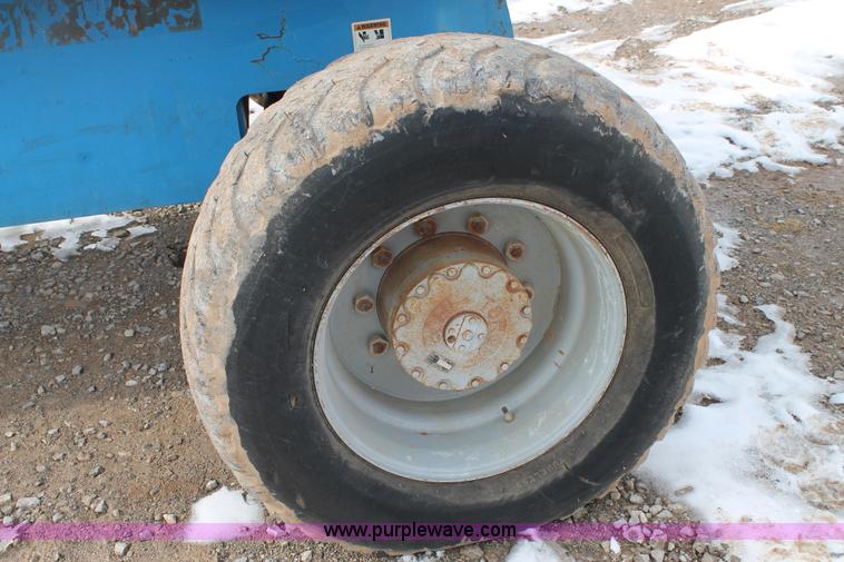 image for item C3643 2000 Genie S85 boom lift