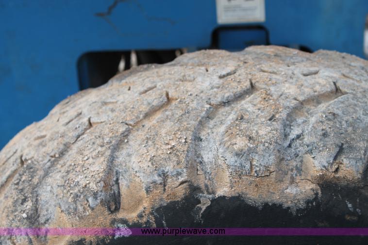 image for item C3643 2000 Genie S85 boom lift