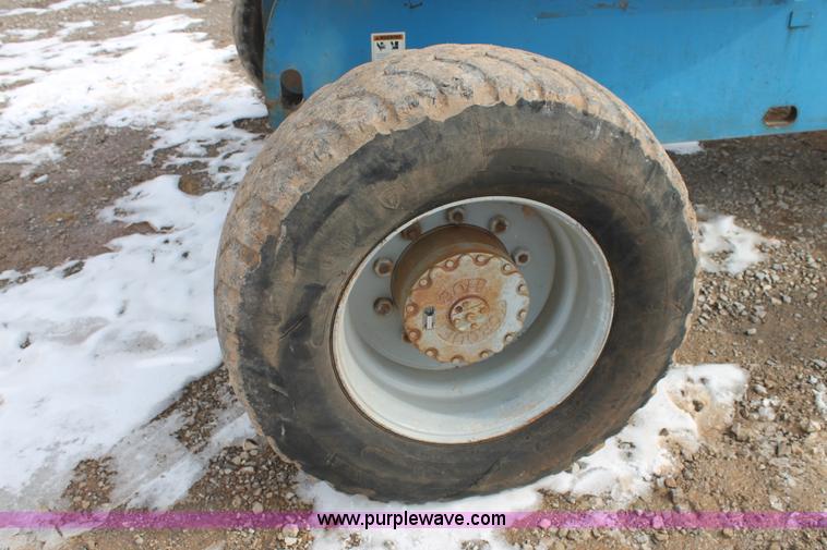 image for item C3643 2000 Genie S85 boom lift