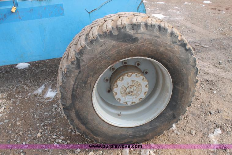 image for item C3643 2000 Genie S85 boom lift