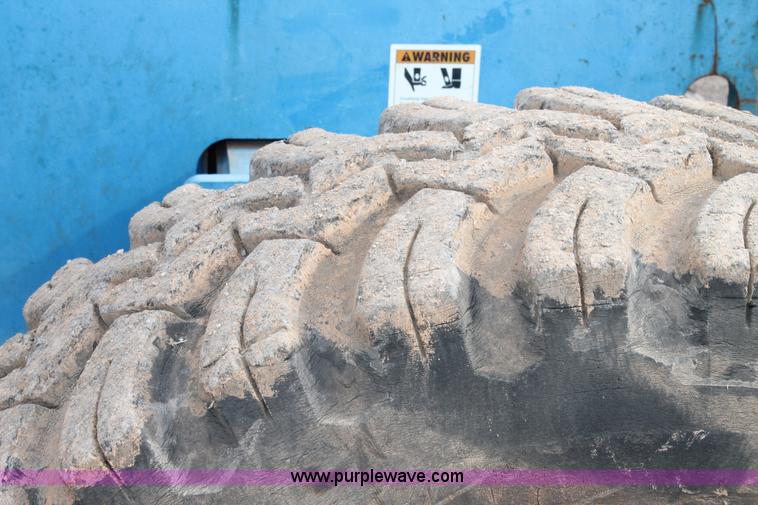 image for item C3643 2000 Genie S85 boom lift