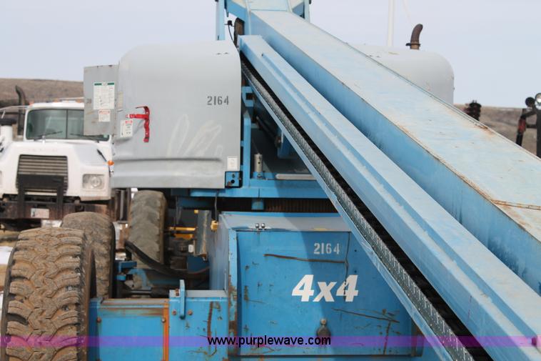 image for item C3643 2000 Genie S85 boom lift