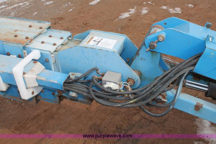 image for item C3643 2000 Genie S85 boom lift