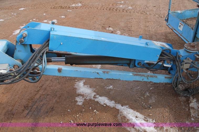image for item C3643 2000 Genie S85 boom lift